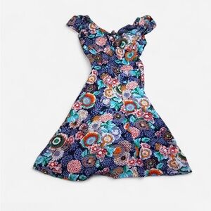 Vintage blue floral dress with ruching on the shoulders, featuring a boho, retro